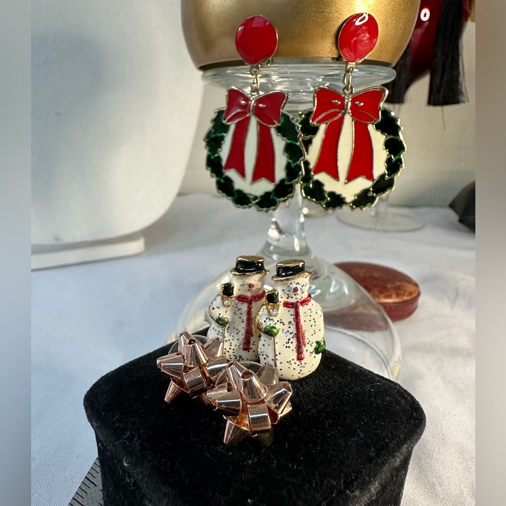 Three holiday style wreath bow snowman earrings